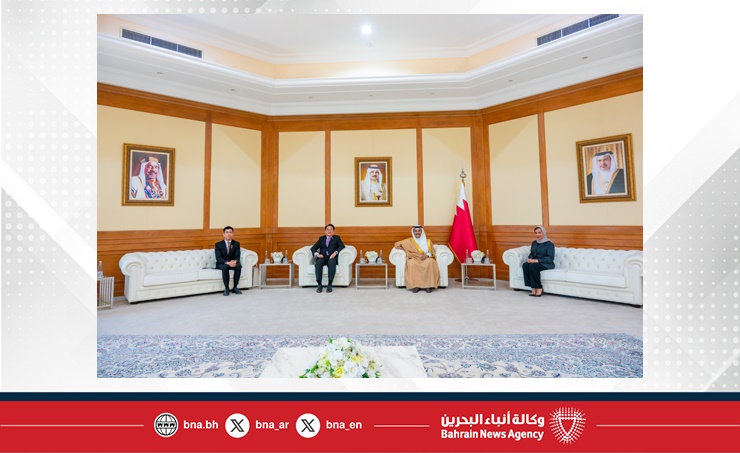 وزير الإعلام يستقبل سفير مملكة تايلند لدى مملكة البحرين