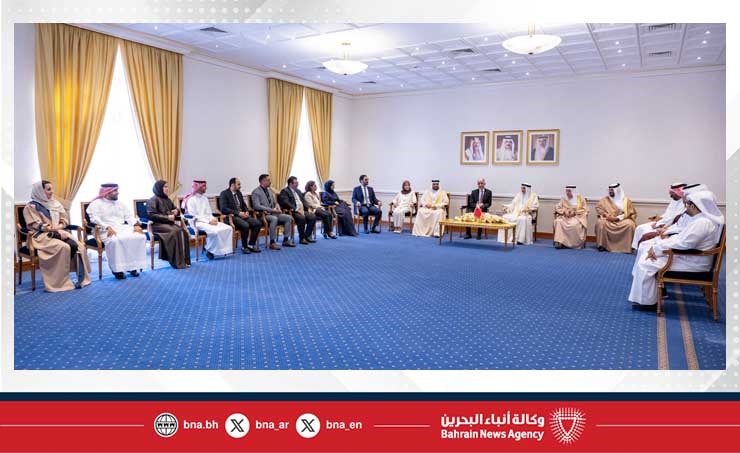 التقى وزير الأشغال وفريق مشروع تقاطع الجسرة من مهندسي الوزارة.. نائب رئيس مجلس الوزراء: إنجازات الطرق نتاج سواعد تبني وأياد تطور ضمن فريق البحرين لتوفير بنية تحتية مستدامة