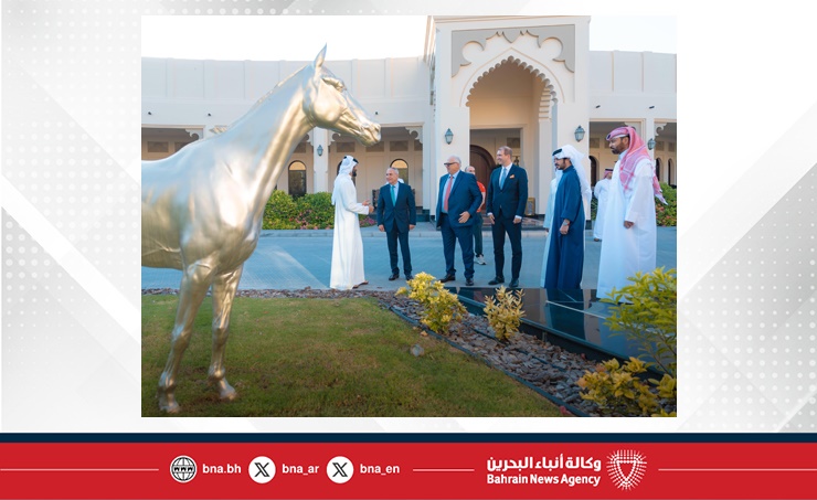 الاتحاد الدولي للفروسية يمنح سمو الشيخ ناصر بن حمد آل خليفة شارة الشرف الذهبية اعترافا بريادته الدولية الاتحاد الدولي للفروسية يمنح سمو الشيخ ناصر بن حمد آل خليفة شارة الشرف الذهبية اعترافا بريادته الدولية