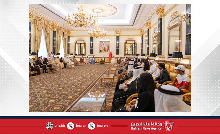 سمو ولي العهد رئيس مجلس الوزراء: أبناء البحرين يواصلون تجسيد أروع صور المسؤولية الوطنية في مختلف الميادين مدفوعين بروح عالية حريصة على تحقيق الإنجازات