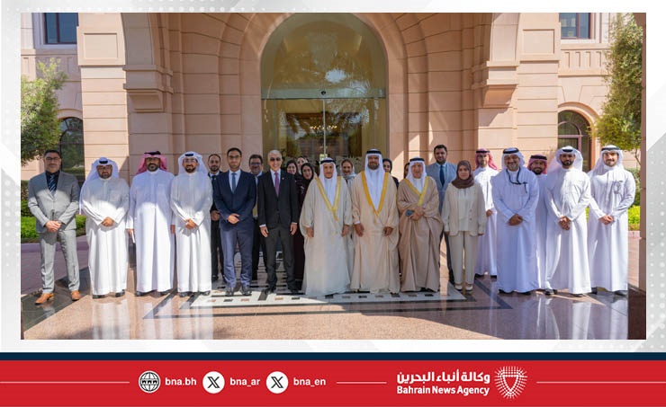 التقى وزير الأشغال وفريق مشروع تقاطع الجسرة من مهندسي الوزارة.. نائب رئيس مجلس الوزراء: إنجازات الطرق نتاج سواعد تبني وأياد تطور ضمن فريق البحرين لتوفير بنية تحتية مستدامة