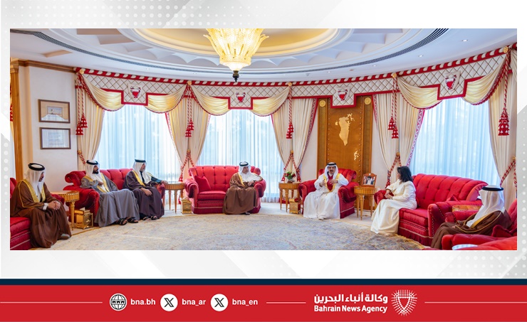 جلالة الملك المعظم يتسلم كتاب عيسى الكبير.. باني الدولة الحديثة