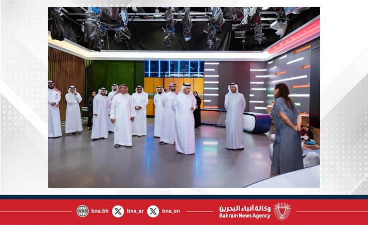 وزير الإعلام يقوم بجولة تفقدية للمرافق الإعلامية الخاصة بتغطية دورة الألعاب الآسيوية الثالثة للشباب وزير الإعلام يقوم بجولة تفقدية للمرافق الإعلامية الخاصة بتغطية دورة الألعاب الآسيوية الثالثة للشباب