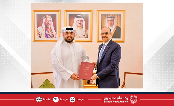 وزير الشؤون القانونية يستقبل موظفين حاصلين على الماجستير في المجال القانوني