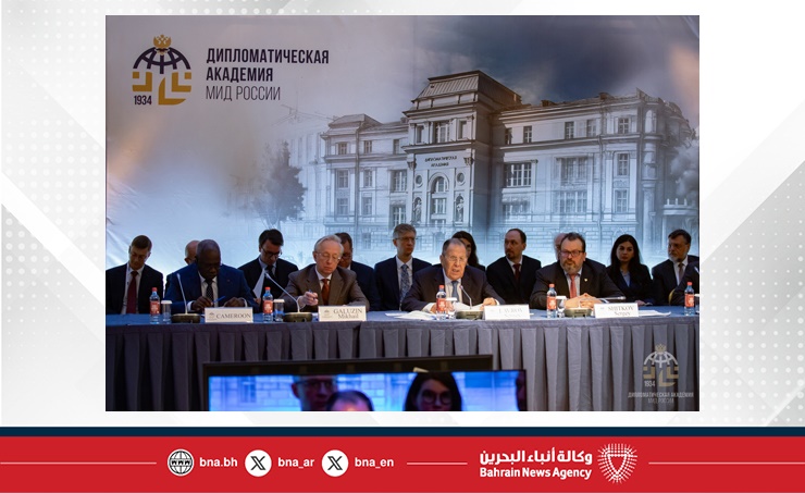 سفير مملكة البحرين لدى روسيا الاتحادية يشارك في لقاء الطاولة المستديرة لوزير الخارجية الروسي