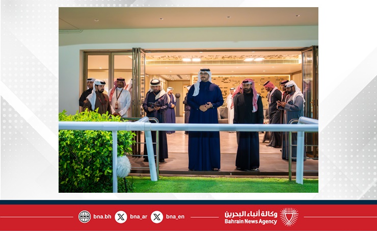 سمو الشيخ عيسى بن سلمان بن حمد يشهد السباق الحادي والعشرين للخيل ويطلع على استعدادات إقامة مهرجان كأس جلالة الملك المعظم