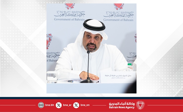 الفريق الحكومي يعلن في مؤتمر صحفي عن القرارات التي أقرها مجلس الوزراء المتعلقة بتنفيذ حزمة من المبادرات الهادفة إلى تطوير الوضع المالي وضمان استمرارية الدعم الموجه للمواطنين