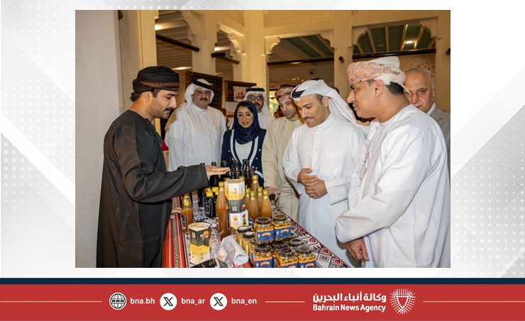 بحضور وزير الإعلام.. سفارة سلطنة عمان لدى مملكة البحرين تنظم معرض ليالي عمانية