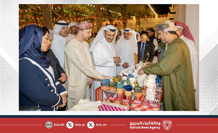 بحضور وزير الإعلام.. سفارة سلطنة عمان لدى مملكة البحرين تنظم معرض ليالي عمانية