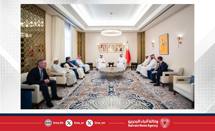 سمو وزير ديوان رئيس مجلس الوزراء رئيس الهيئة العليا لنادي راشد للفروسية وسباق الخيل يلتقي أعضاء المجلس الخليجي لسباقات الخيل