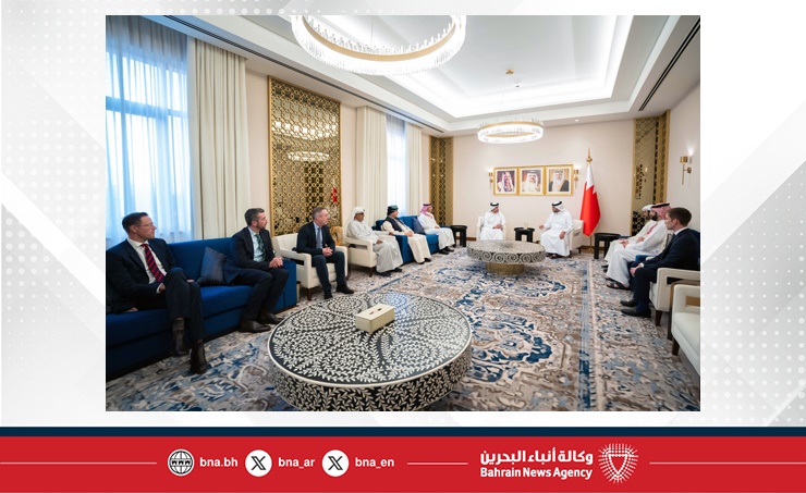 سمو وزير ديوان رئيس مجلس الوزراء رئيس الهيئة العليا لنادي راشد للفروسية وسباق الخيل يلتقي أعضاء المجلس الخليجي لسباقات الخيل