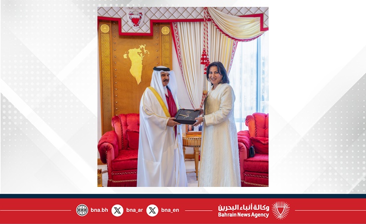 جلالة الملك المعظم يتسلم كتاب عيسى الكبير.. باني الدولة الحديثة