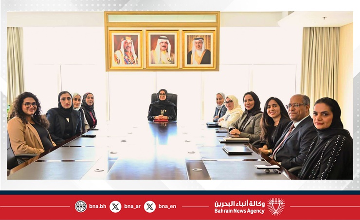 Health Minister receives Bahrain Physical Therapy Association
