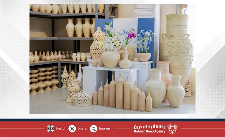 أناملُ تحكي "عِشقَ بحرينيّ" وقطعٌ تنبضُ بالحياة