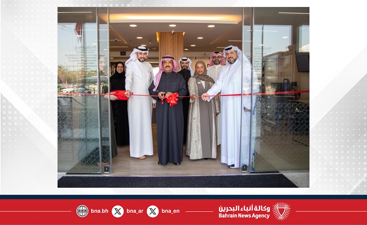 البحرين – القائم بأعمال الأمين العام للمؤسسة الملكية الإنسانية يفتتح مقر مركز خدمة العملاء ويطلق منصة (مركز خدمة العملاء عن بعد) الخاصة بالمؤسسة.