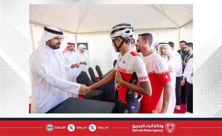 عيسى بن علي يتوج أبطال الدراجات الهوائية ويزور مركزي العمليات والإعلام عيسى بن علي يتوج أبطال الدراجات الهوائية ويزور مركزي العمليات والإعلام