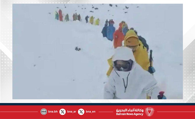 فرق الإنقاذ تجلي جميع متسلقي إيفرست العالقين بالتبت