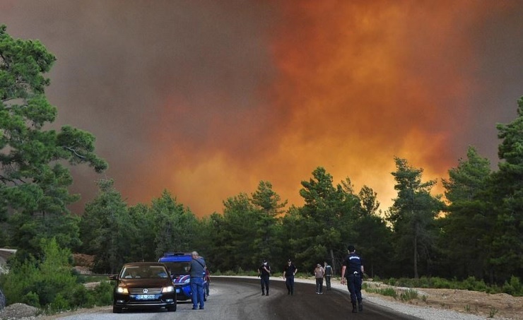 Fall Fireturkey Residents flee as winds fan massive wildfire in southern Turkey