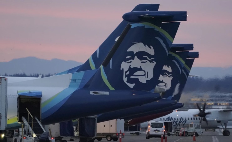 Alaska Airlines grounds 737-9 aircraft after midair window blowout on flight from Portland, Oregon