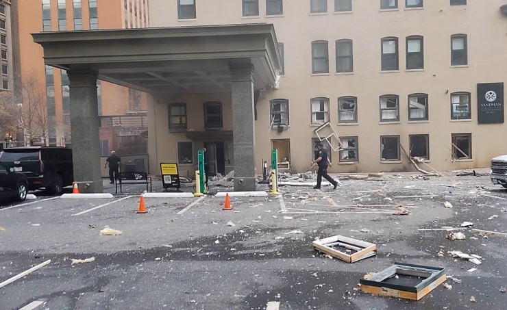 Texas hotel explosion injures 21