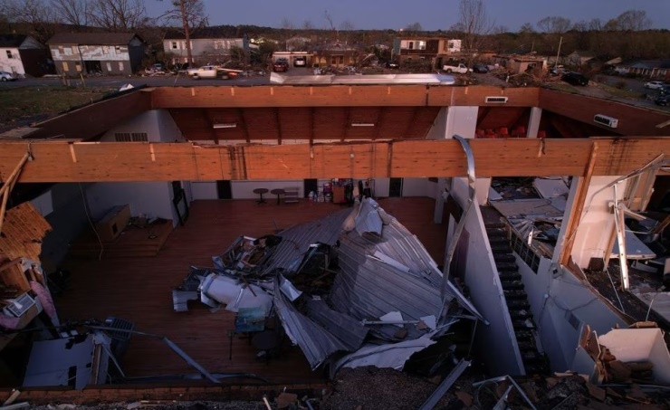 Death toll tops 20 as storm takes aim at eastern US