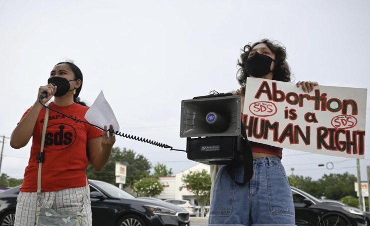 Texas Supreme Court blocks order that resumed abortions