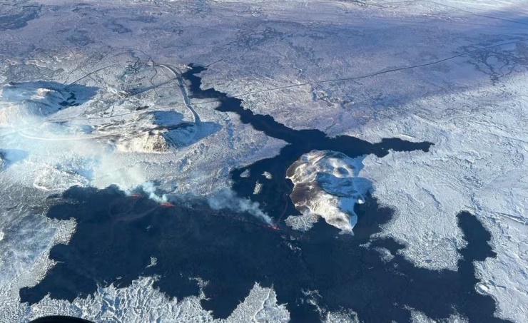 Iceland volcano fades but leaves residents in the cold